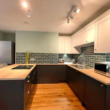 Classy 2 Bedrooms With 2 Bathrooms