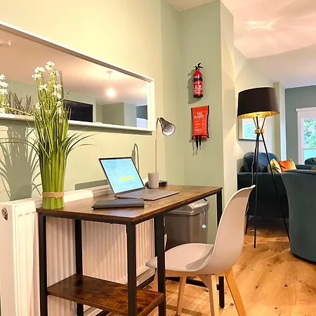 Classy 2 Bedrooms With 2 Bathrooms Bristol