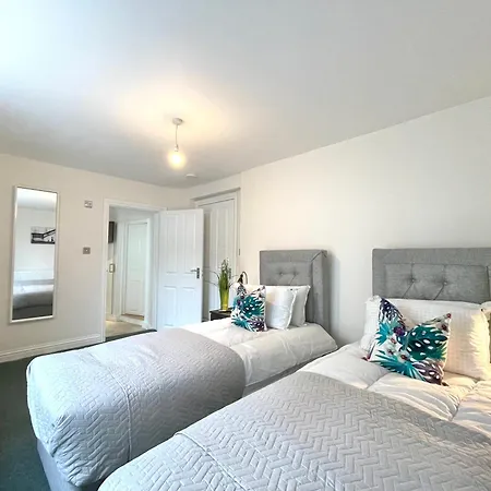 Classy 2 Bedrooms With 2 Bathrooms