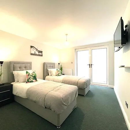 Classy 2 Bedrooms With 2 Bathrooms *